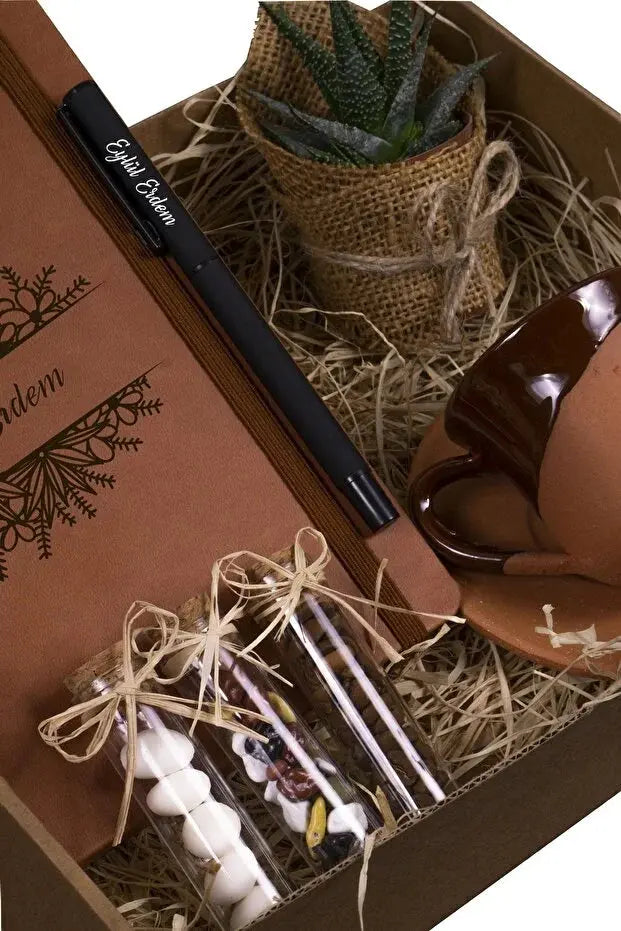 Coffret Cadeau Personnalisé – Élégance Naturelle avec Carnet, Tasse & Plante CréaBySana