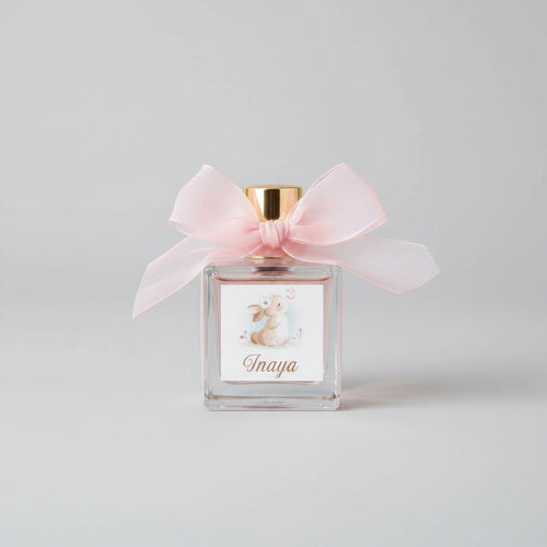 Parfum d'ambiance naissance personnalisé, ruban rose et étiquette lapin au prénom