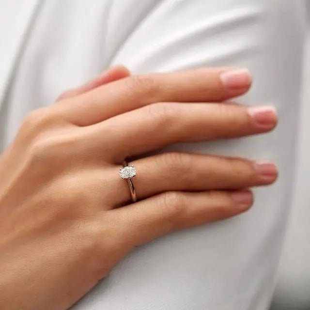 Women's engagement ring