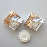 Bougie forme lotus mariage personnalisée — cadeau invité élégant | CréaBySana