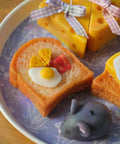 Bougie Personnalisé Petit-Déjeuner – Toast Gourmand, Fromage & Œuf – Bougie Artisanale Originale CréaBySana