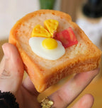 Bougie Personnalisé Petit-Déjeuner – Toast Gourmand, Fromage & Œuf – Bougie Artisanale Originale CréaBySana