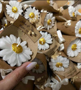 Bougie fleurs décoratives personnalisée — souvenir invité | CréaBySana