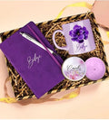 Coffret Cadeau Femme Personnalisé – Violet Élégance avec Mug, Bougie et Carnet CréaBySana