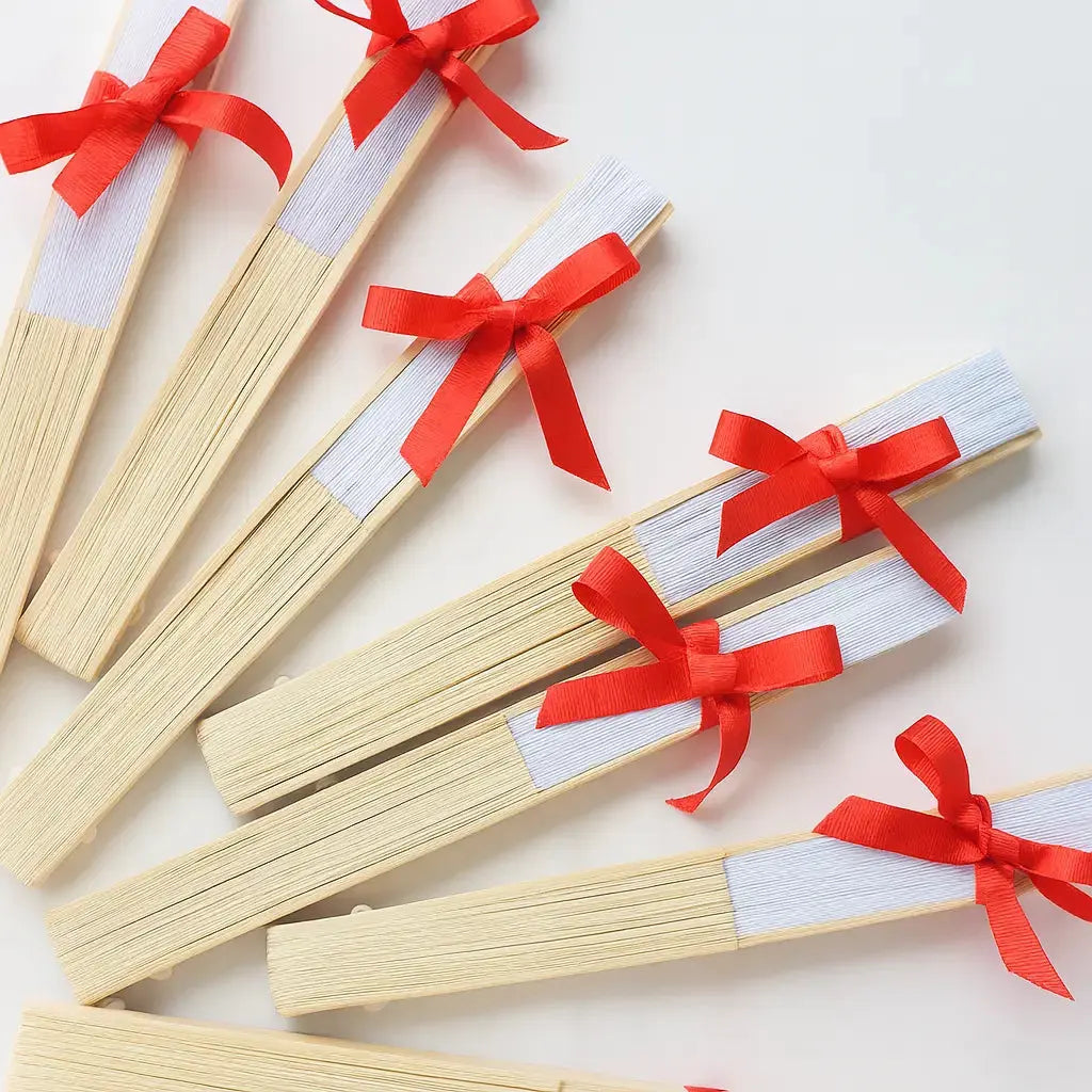 Éventail en bois avec ruban rouge – Cadeau invité mariage, baptême ou événement estival CréaBySana