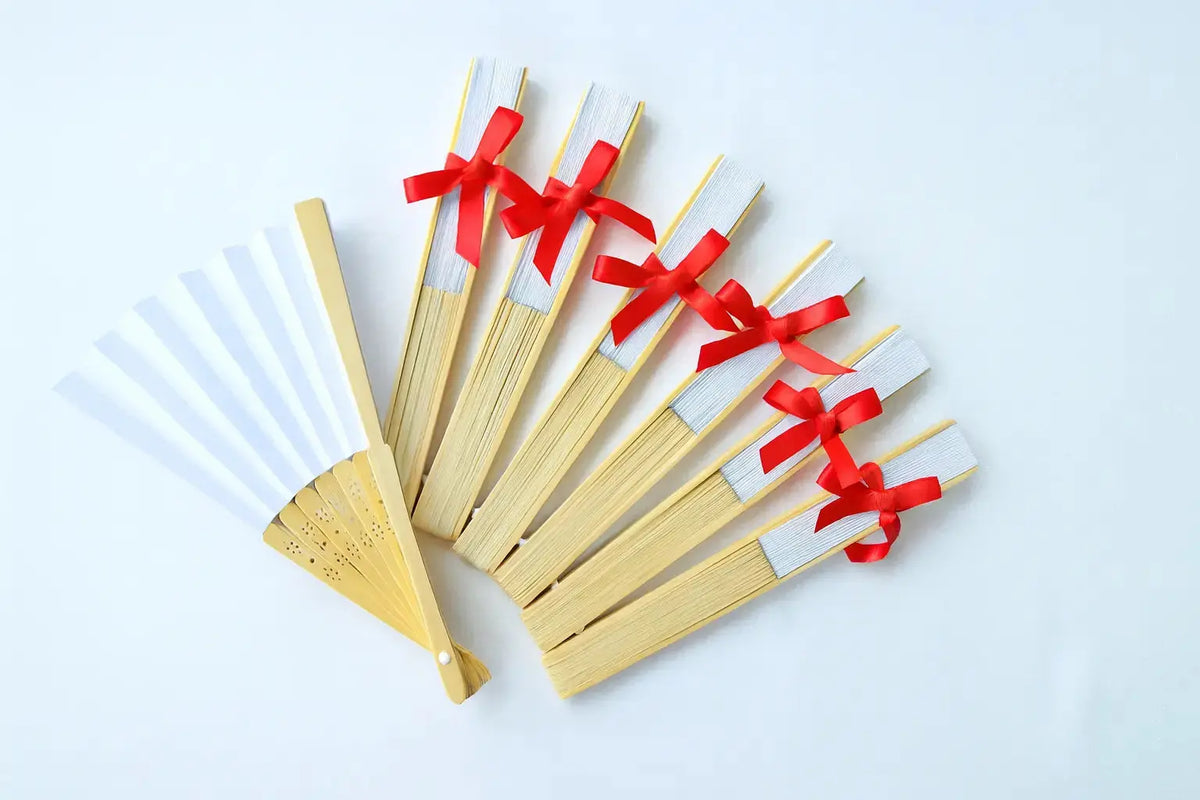 Éventail en bois avec ruban rouge – Cadeau invité mariage, baptême ou événement estival CréaBySana