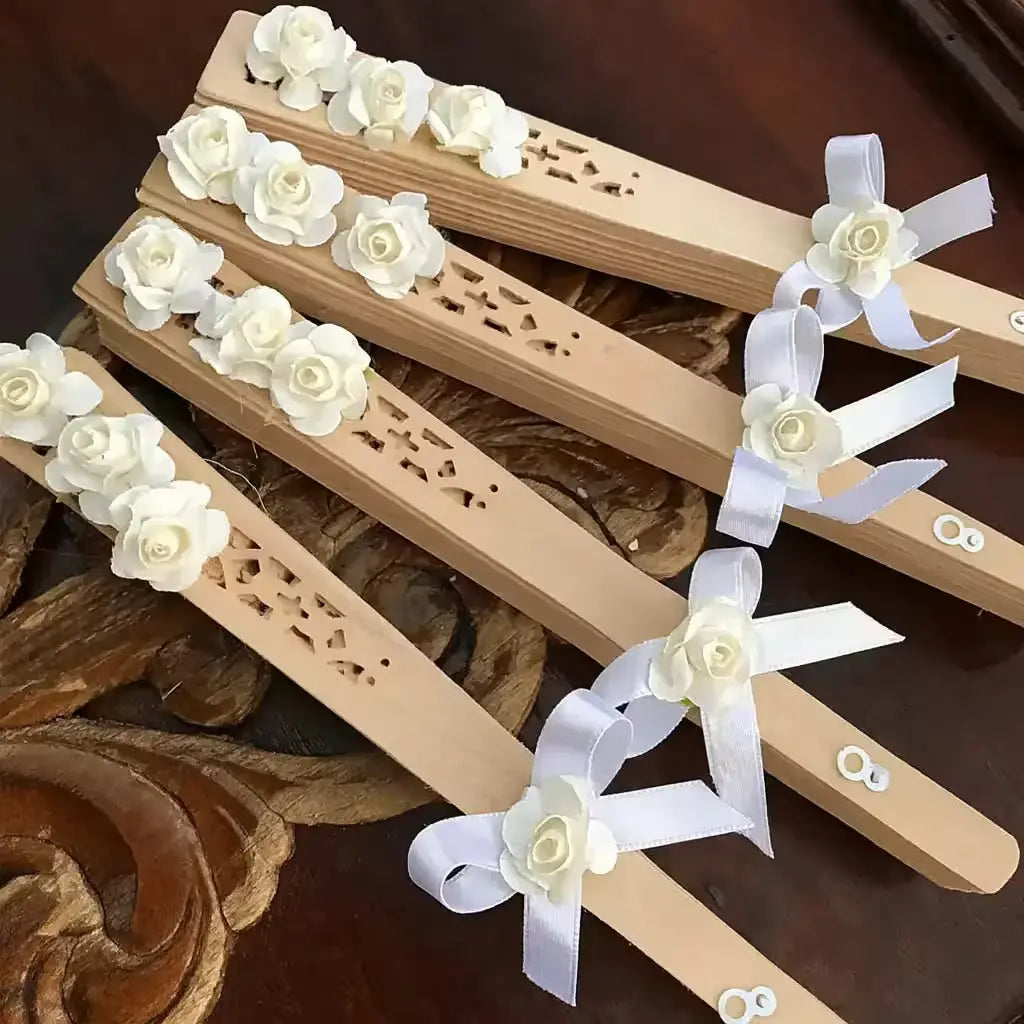 Éventail en bois fait main avec ruban blanc – Cadeau invité mariage, baptême ou fête élégante CréaBySana