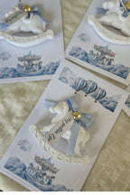 Magnet Personnalisé Cheval à Bascule – Souvenir Naissance ou Baptême Garçon – Cadeau Invité Élégant & Unique - CréaBySana
