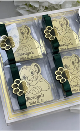 Plexiglass personnalisé cadeau invité anniversaire — thème | CréaBySana