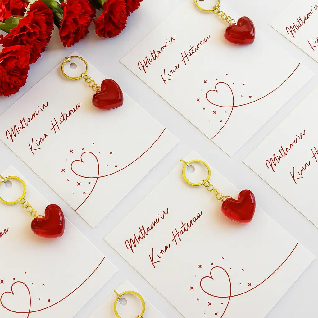 Porte-clés fait main cœur rouge avec chaîne dorée – cadeau romantique artisanal Créa By Sana
