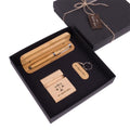 Cadeau avocate personnalisé : coffret noir avec stylo en bambou, support téléphone gravé de la balance de la justice et porte-clés au nom