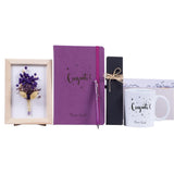 Cadeau diplôme personnalisé : cadre de fleurs séchées, carnet violet Congrats au nom, stylo gravé et mug Congrats