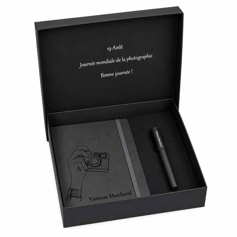 Coffret cadeau photographe — agenda cuir gravé et stylo métal | CréaBySana