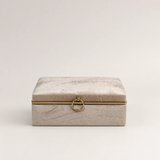 Coffret Sofia fermé, liseré et anneau dorés