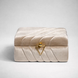 Coffret Selma en velours beige, détail des plis