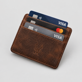 Porte-carte en cuir vieilli – marron, sur fond blanc