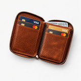 Portefeuille zippé homme en cuir – cognac, ouvert
