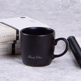 Mug noir mat personnalisé au nom en lettres manuscrites