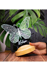 Veilleuse personnalisée prénom papillon — lumière LED 7 couleurs & socle bois CréaBySana